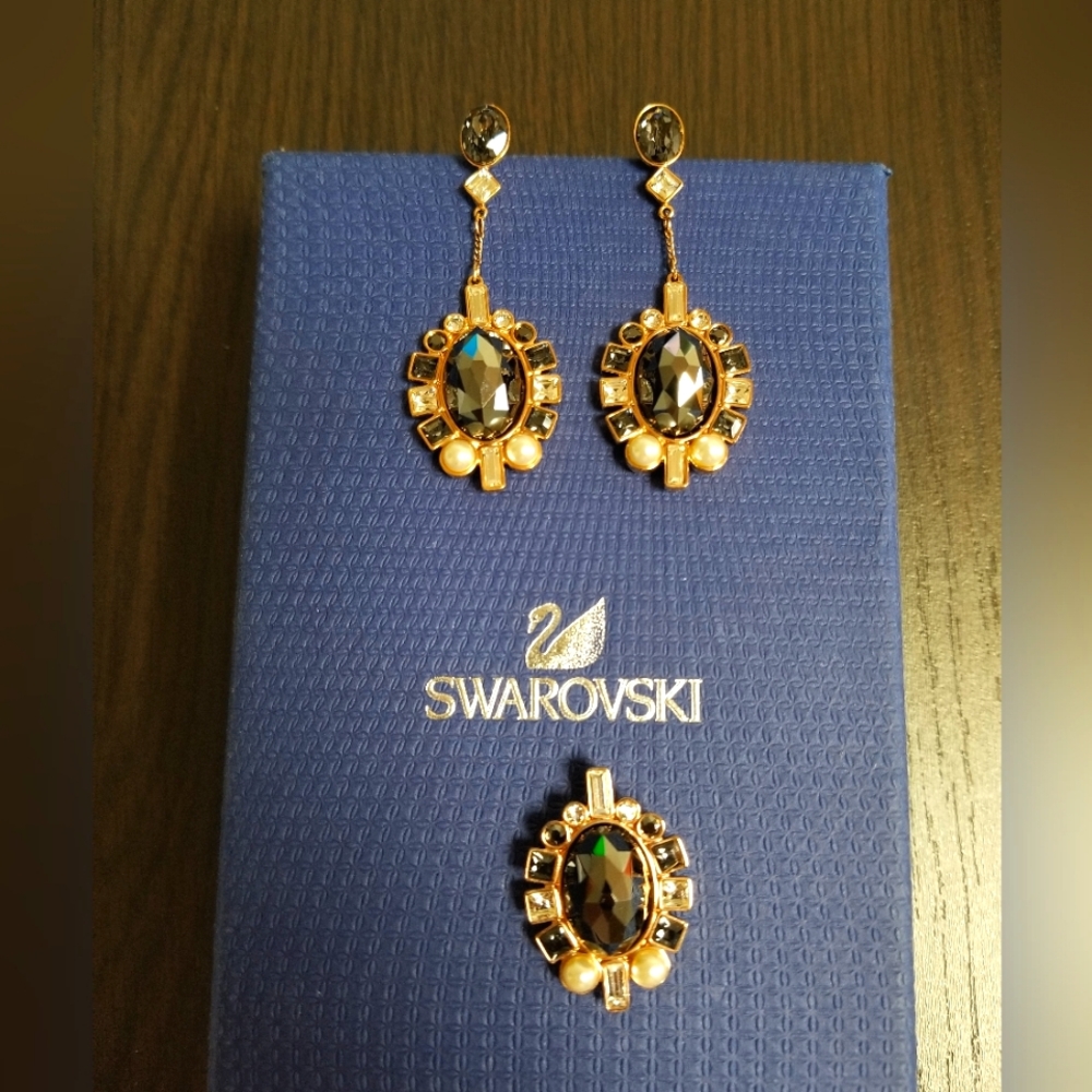 Swarovski Crystal Pendant & Earrings Set